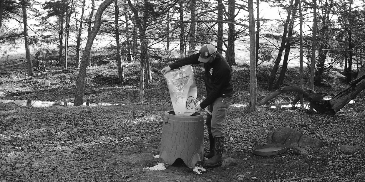 TruStump - Stand and fill gravity feeder
