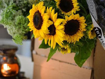 Bright sunflowers in a bouquet.
