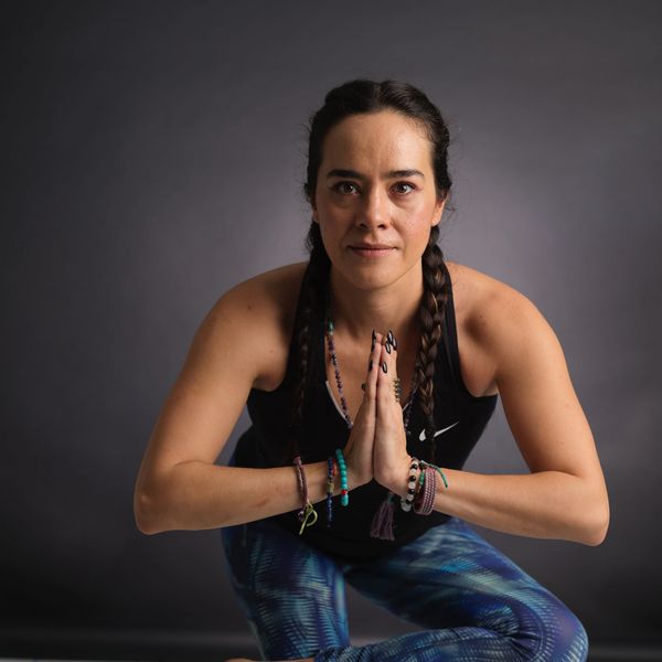 Maestra de yoga Laura 