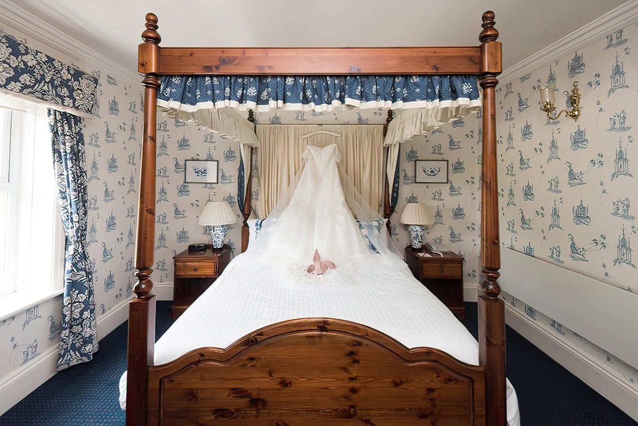 Cheap Wedding Photographer New House Hotel