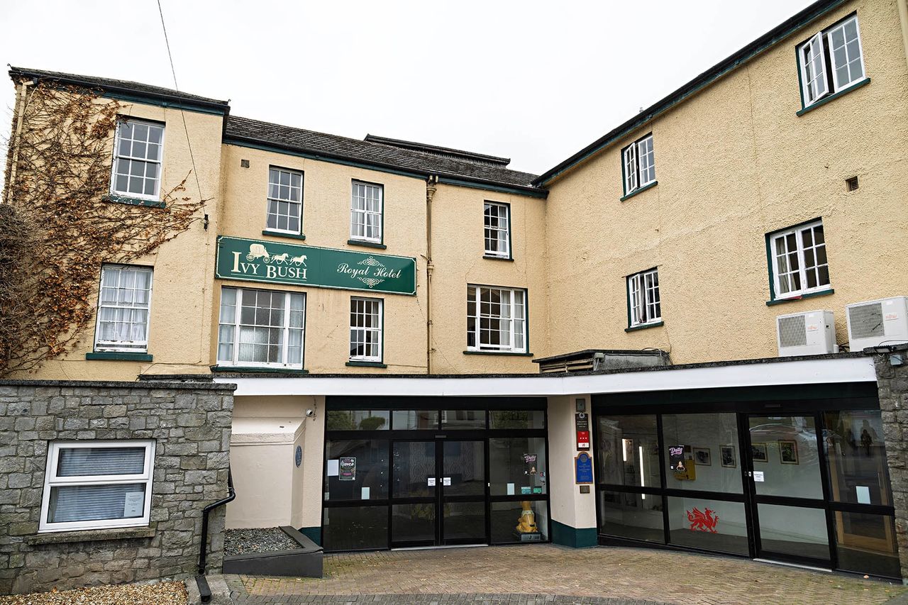 wedding photographer Carmarthen