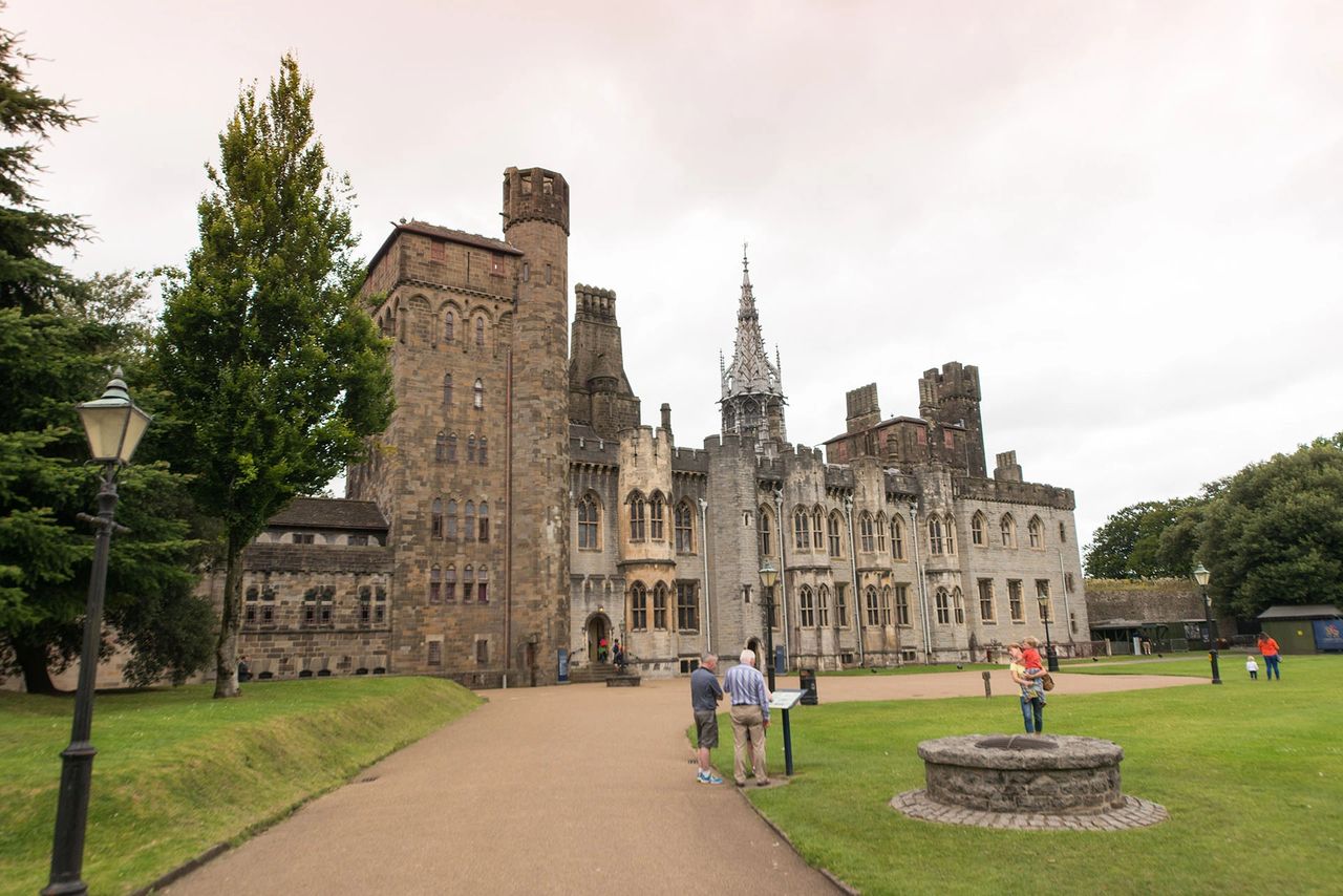 Cardiff Castle wedding photography by Premiere Photography