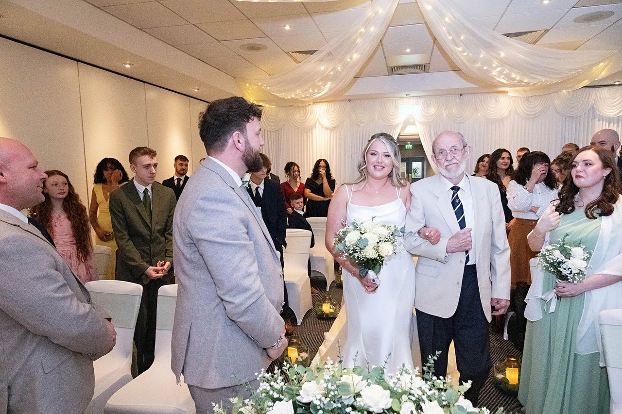 Local wedding photographer near DoubleTree Hilton