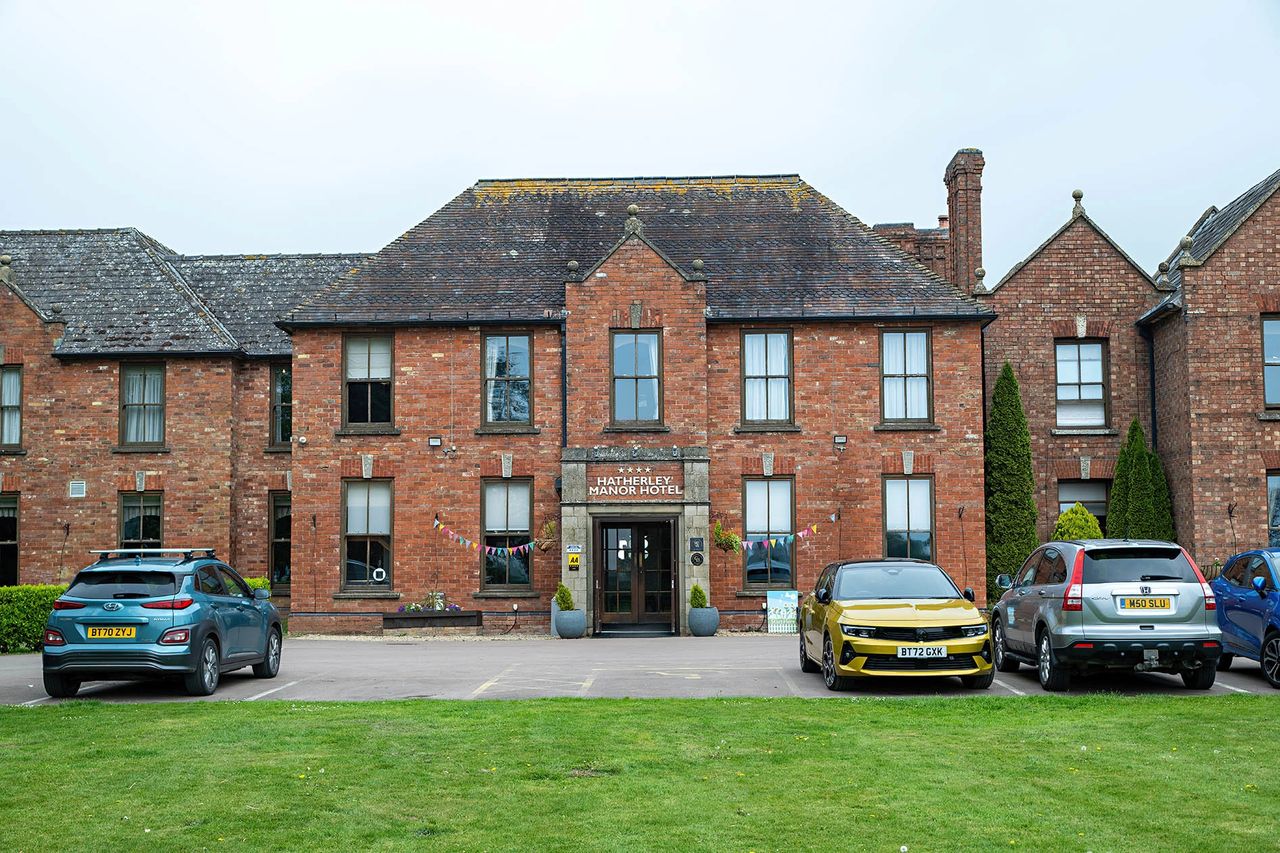 wedding photography Hatherley Manor