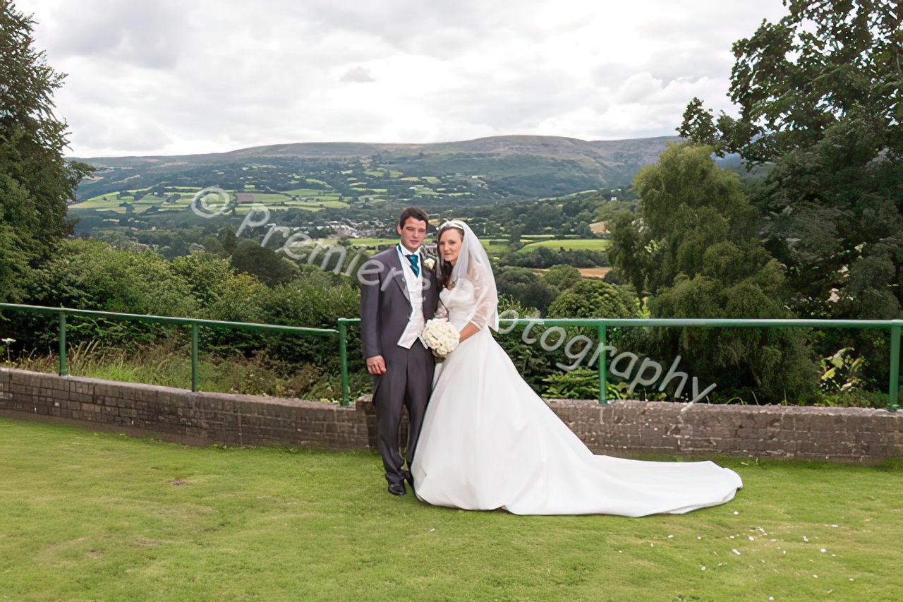 wedding photography The Manor Hotel Crickhowell