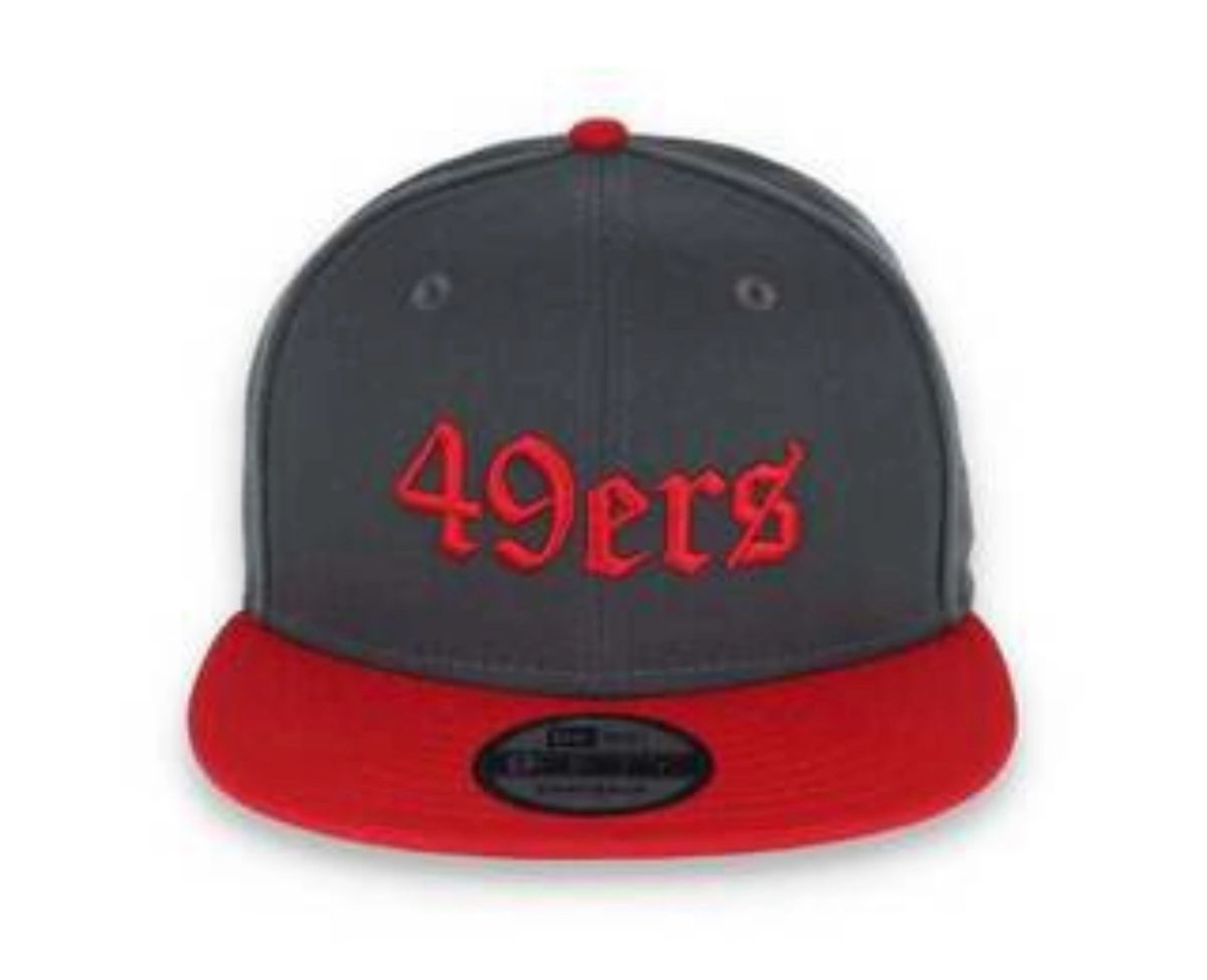 NEW ERA SAN FRANCISCO 49ERS GOTHIC SCRIPT NEW ERA 9FIFTY SNAPBACK-GREY/RED