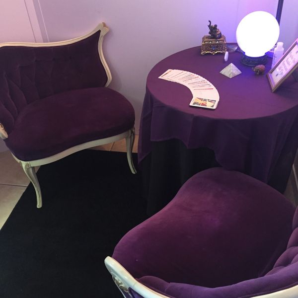 Psychic reading room 