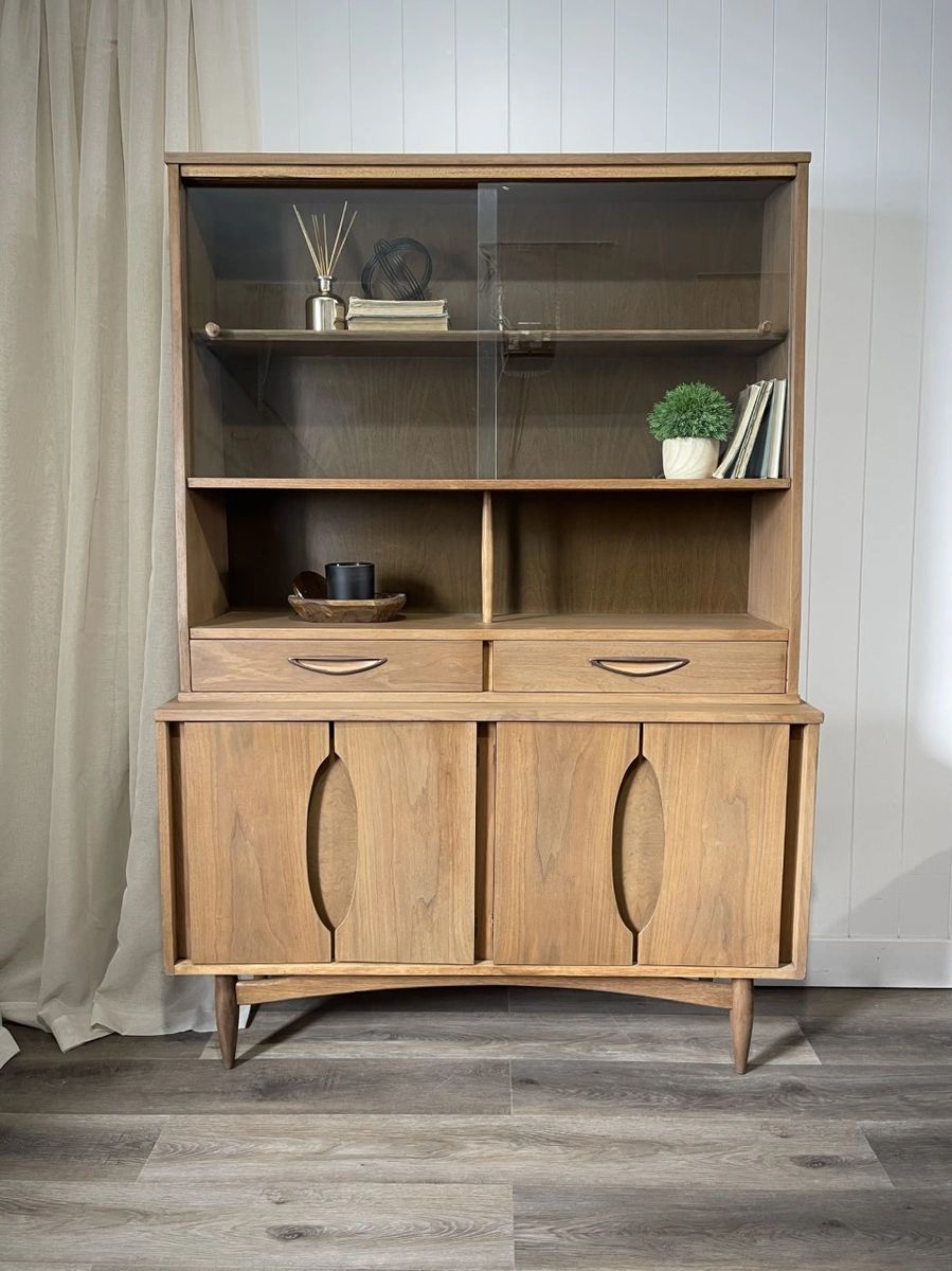 *SOLD* MidCentury Garrison Hutch
