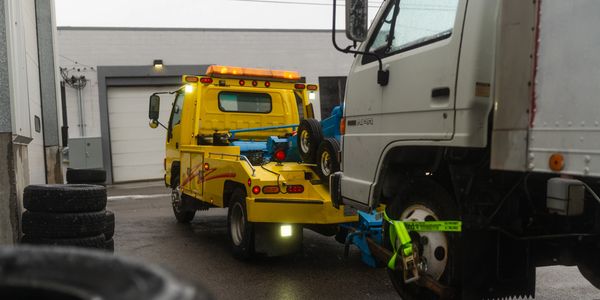 towing a box truck with a tow truck in Idaho Falls ammon upon Iona area 