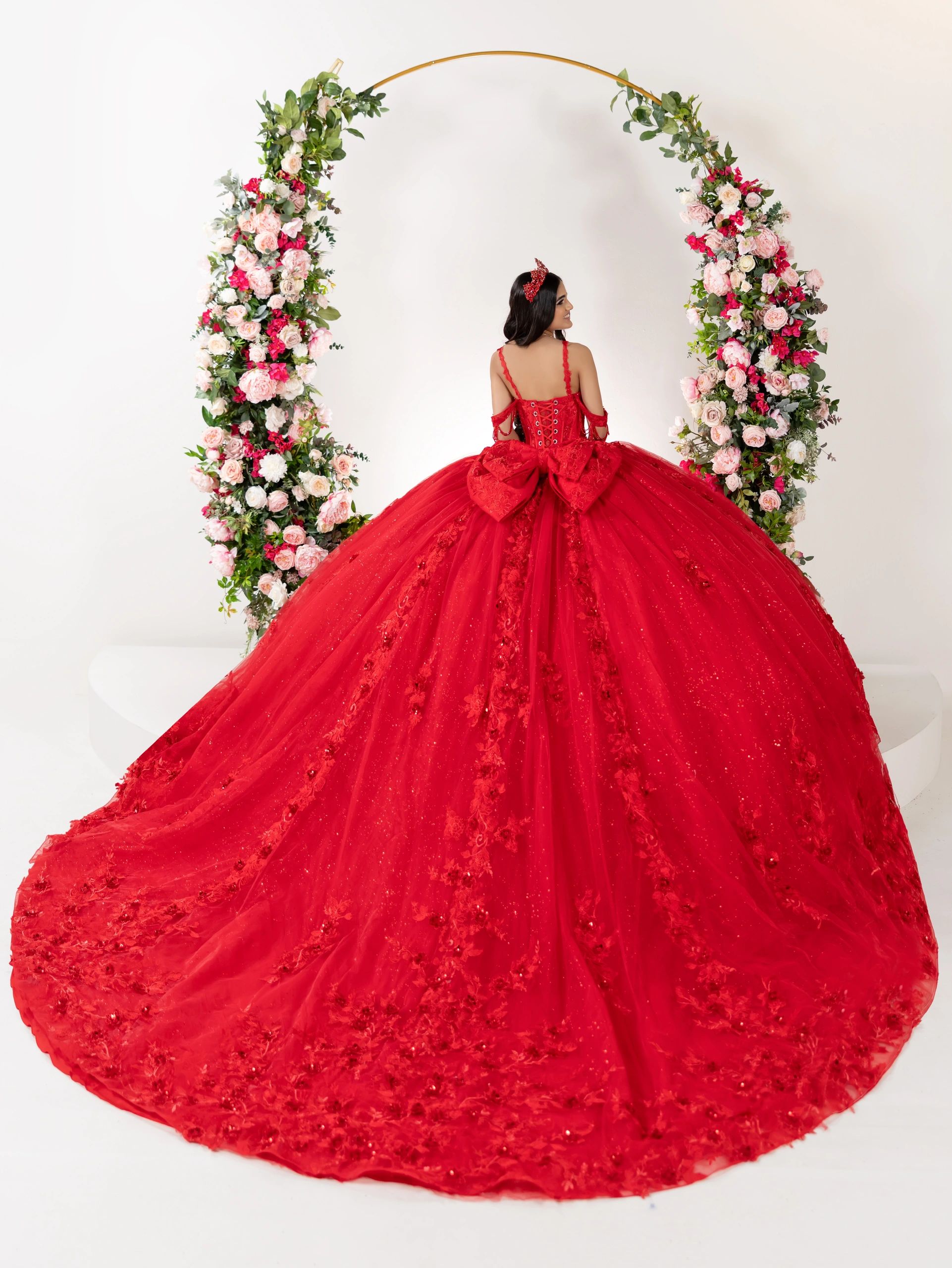 Available in: Red, 
Style 1-26136