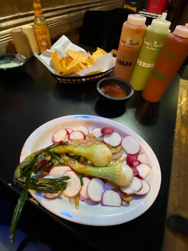 cebollas y rabanos (grilled onions and radish)