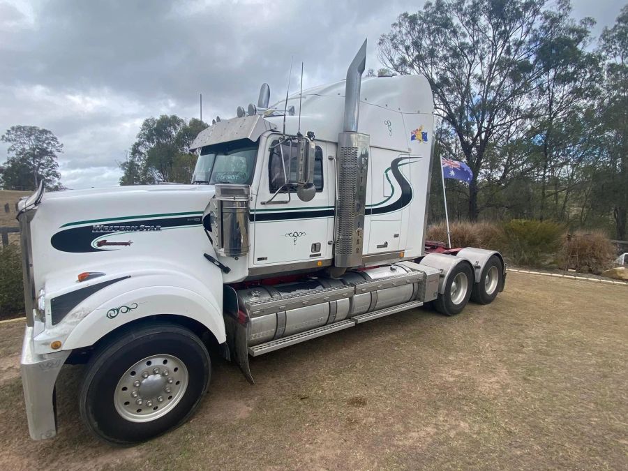 Kenworth — Truck cab window tinting