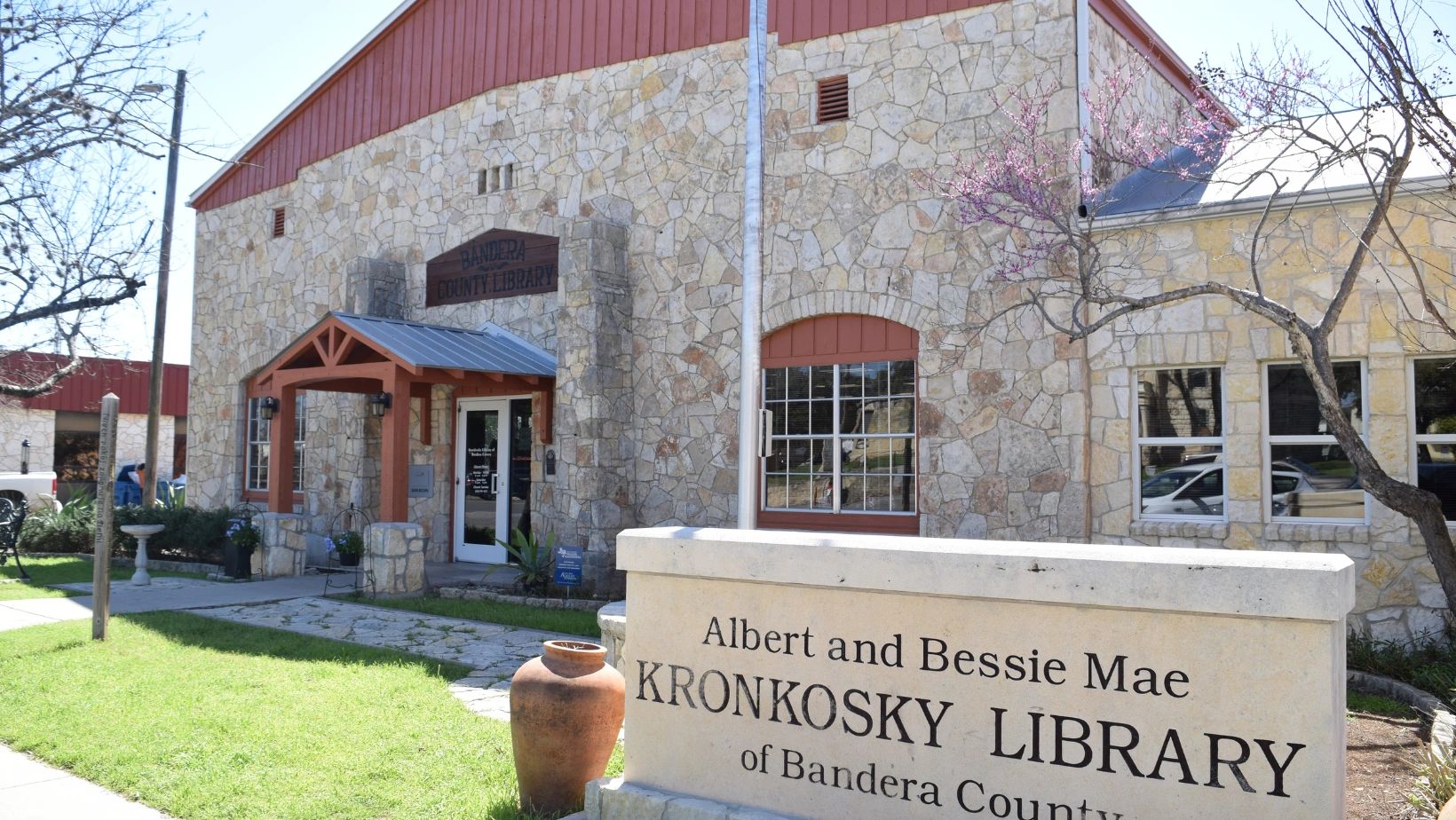 Picture of the front of the library's building.