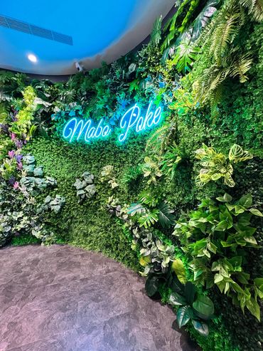 新北餐飲店人造植物牆與LED燈條字|花草苑工作室案例