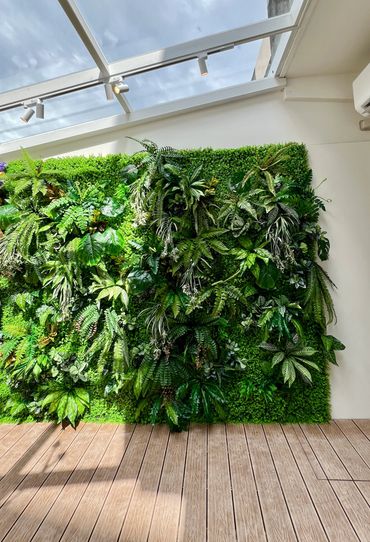 仿真垂吊植物，仿真植栽牆，人造植物牆，空間綠化，綠化佈置，軟裝設計，人造造景。