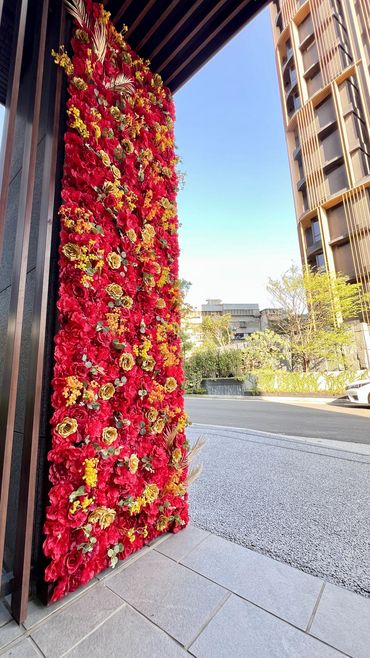 台北士林區社區大樓春節風格人造花牆｜客製化仿真花牆與專業安裝｜花草苑工作室案例