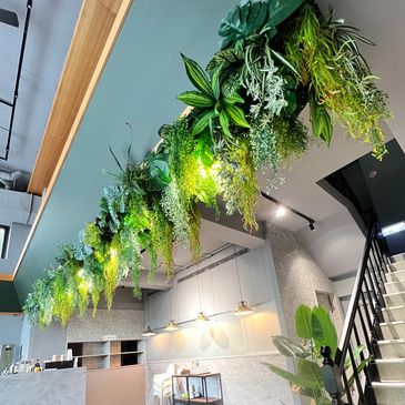 商業空間仿真垂吊植物造景｜人造植物牆設計與安裝｜YC-Flower