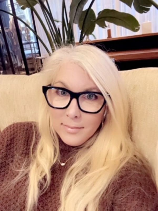 Angela Hill, Author of Sweet Talk Book
