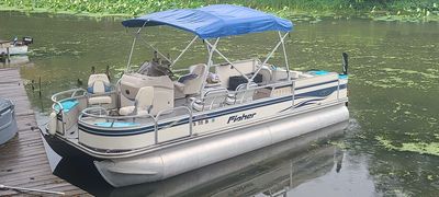 22 foot pontoon boat