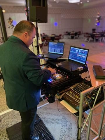 Steve Gee, Wedding DJ, Front Row DJ, DJ Booth, Suit & Tie, Columbus, Cincinnati, Dayton, Springfield