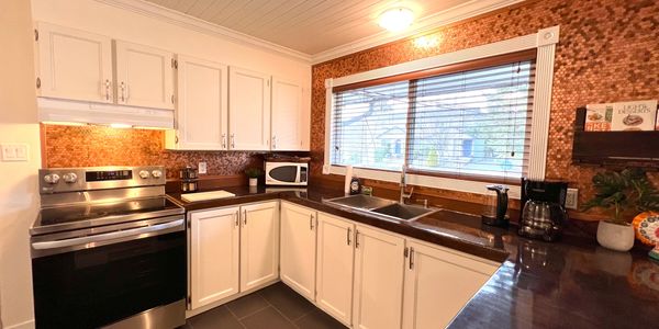 Spacious & loaded kitchen for your cooking needs
West Coast Corporate Rental Suite
