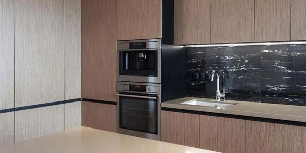 3M™ DI-NOC™ Mimari Kaplamaların iç mekan kaplamaları olup sunduğu 1.000'den fazla tasarım seçeneğiyl