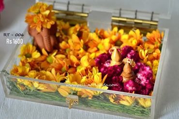 Pellipoolajada_EngagementRingTrays_Hyderabad: Unique engagement ring tray made of glass and flowers