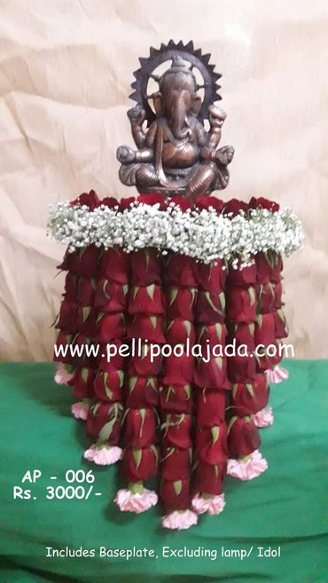 Pellipoolajada_AarthiPlateDecor_Vizag: Aarthi plate decor with gypsies and full rose strands