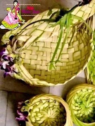 Pellipoolajada_Coconut eaftrays_Bangalore: Handcrafted coconut trays, coconut leaf baskets