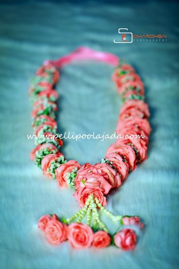 Pellipoolajada_FreshFlowerGarlands_Hyderabad: Pink roses and gypsy combo with mallepuvu garlands