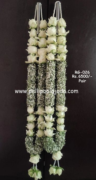 Pellipoolajada_FreshFlowerGarlands_Vijayawada: Rose and gypsies fresh flower garland