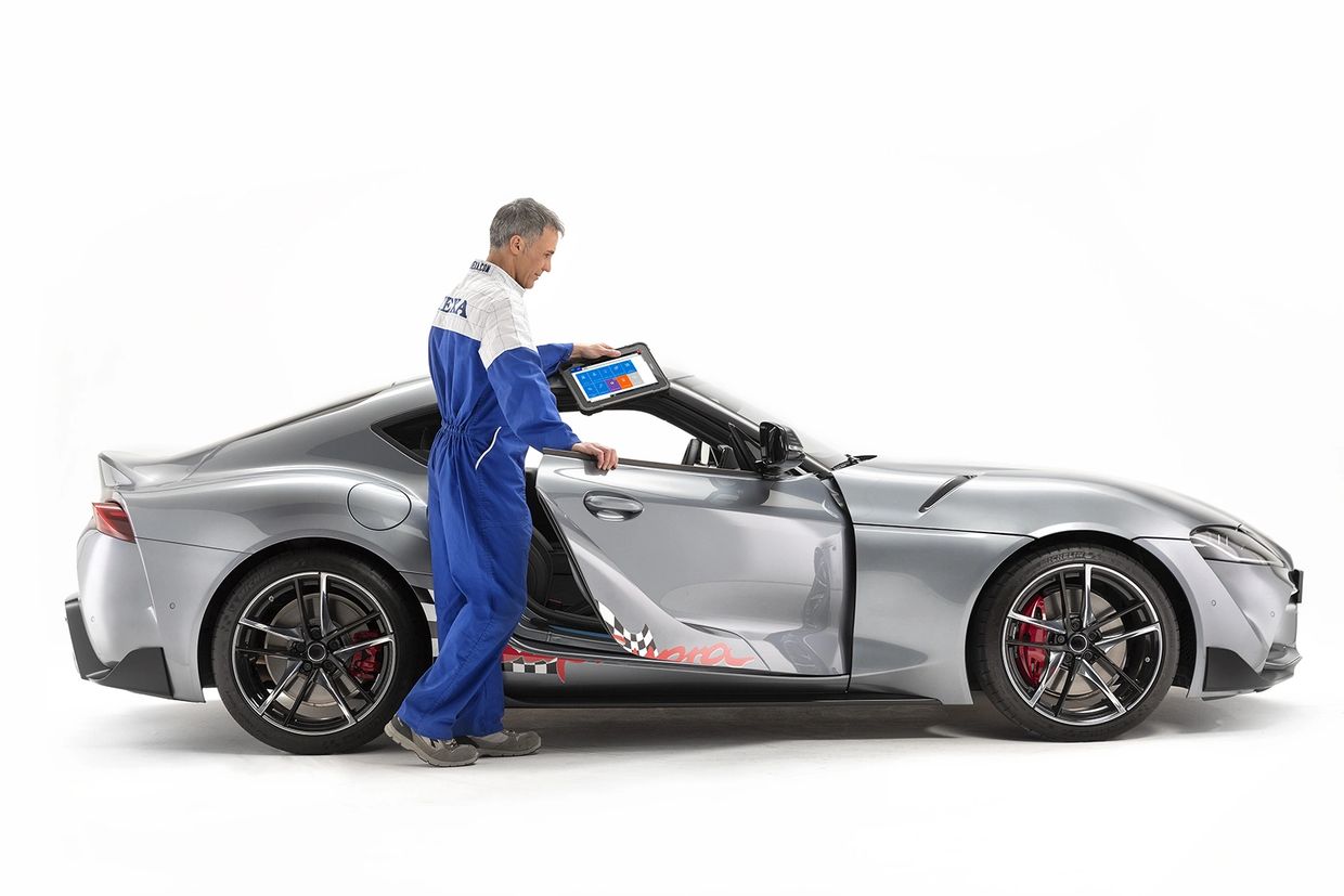 TEXA IDC6 hooked up to a sports car for diagnostics