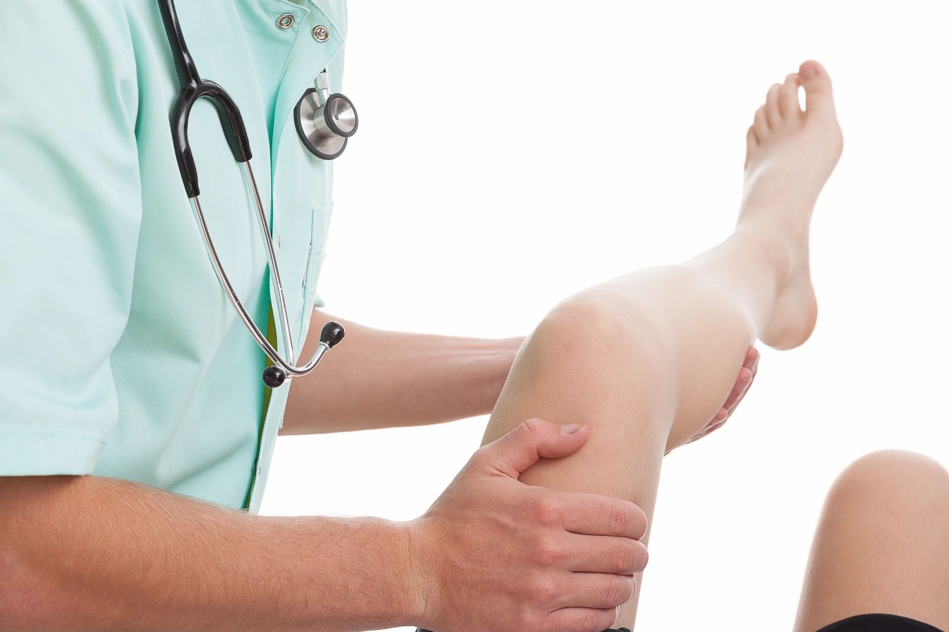 Dr. Minji Cho treating a patient with acupuncture
Orthopedic acupuncture and rehabilitation