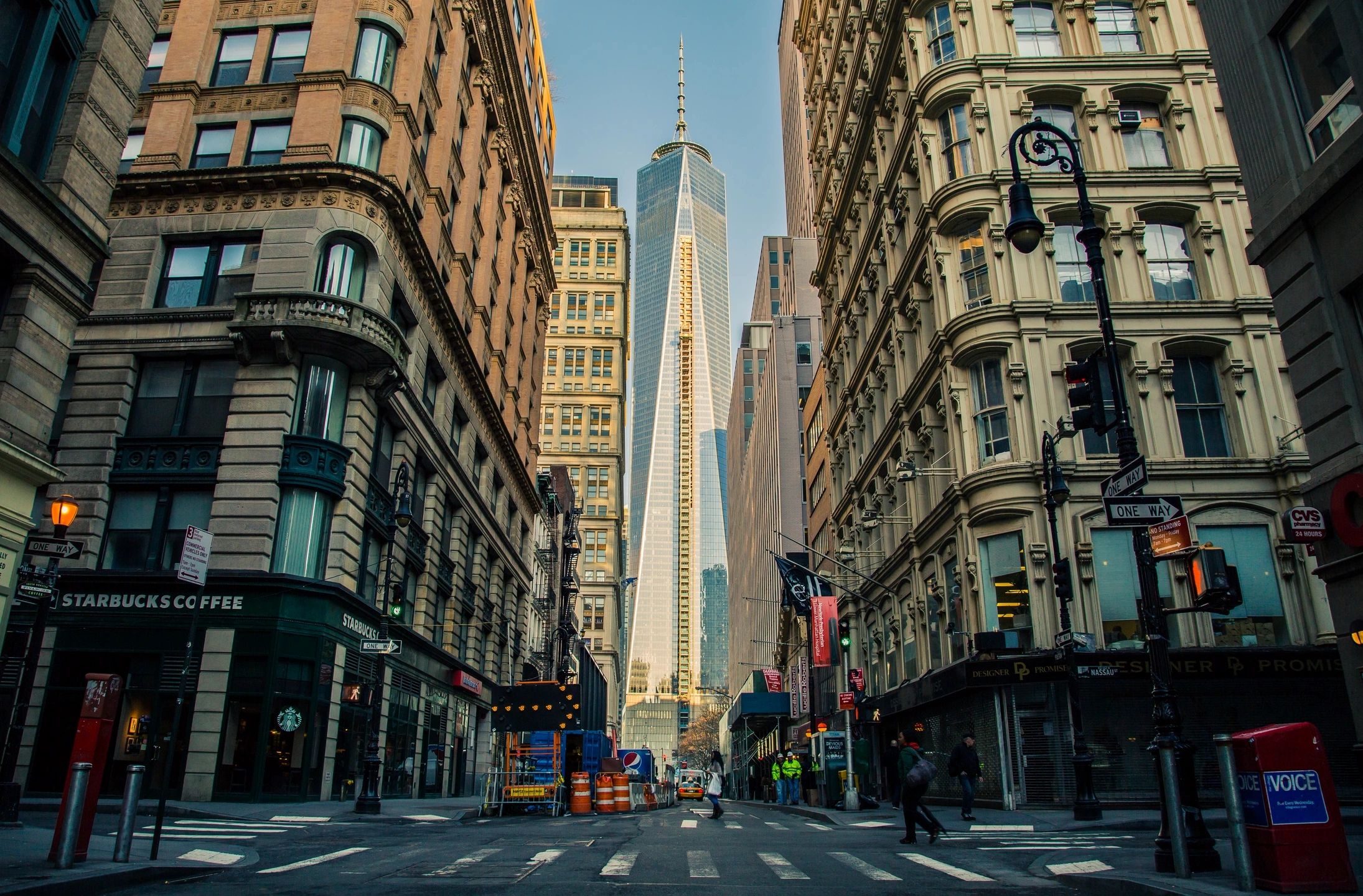 City Street showing high profile buildings where MIK Consultivo provides consulting successfully. 