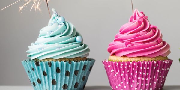 blue and pink cupcakes
