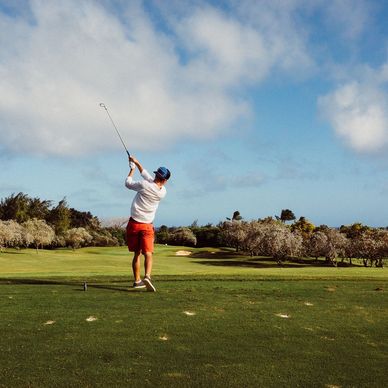 golfer is playing indoor simulator with his friends at a bachelor party. 