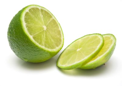 Beneficios de beber agua con limon