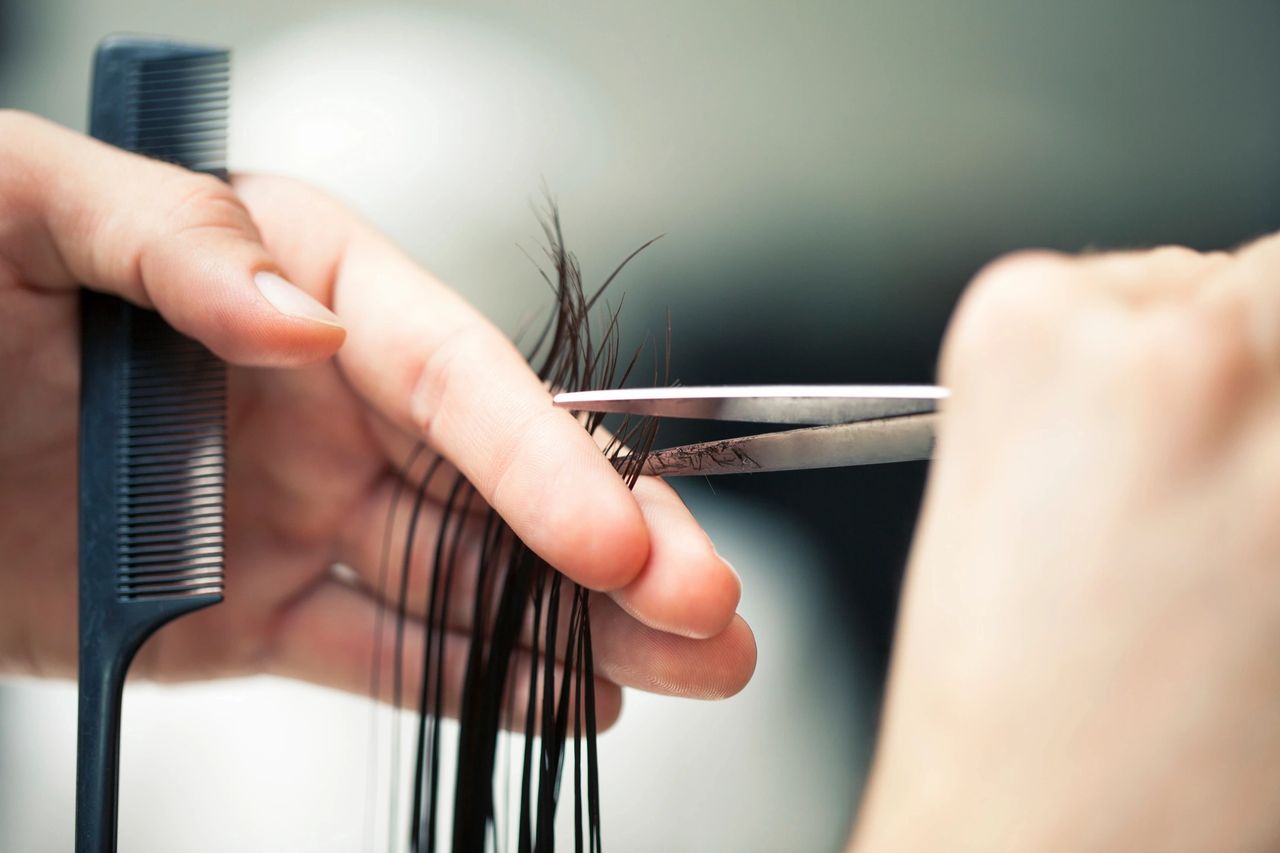 Hot Scissors: The Secret to Stronger Hair, image size:1280x853