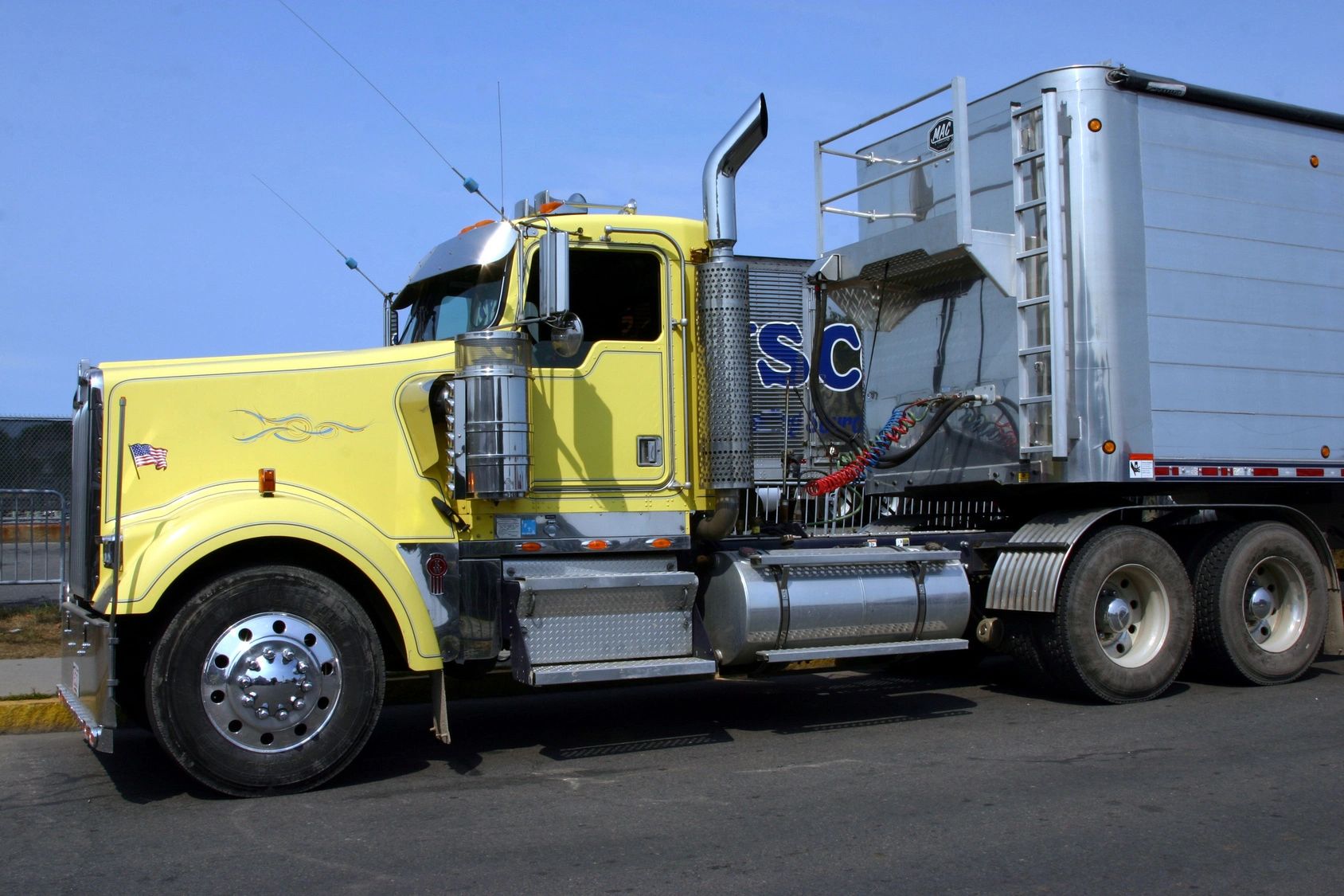 trucking-hiring-felons-to-fill-thousands-of-driver-openings