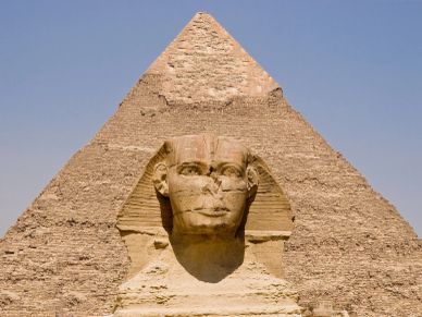 La Gran Esfinge y la Pirámide de Guiza en Egipto.