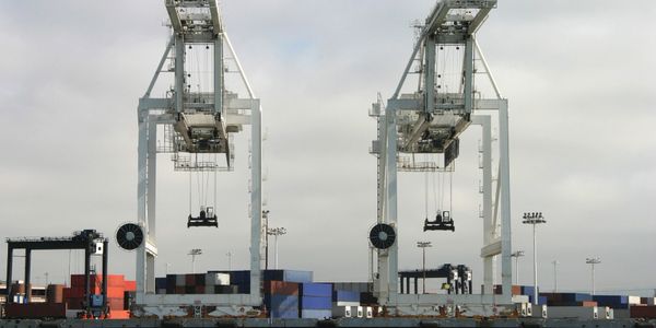 Container operations at the Port with cranes