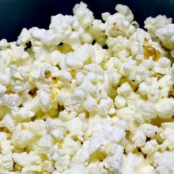 Close-up of freshly popped, fluffy popcorn.