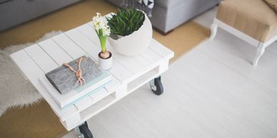 A coffee table on a rug in a family room.