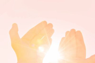 healing hands, light of reiki energy in St. Louis