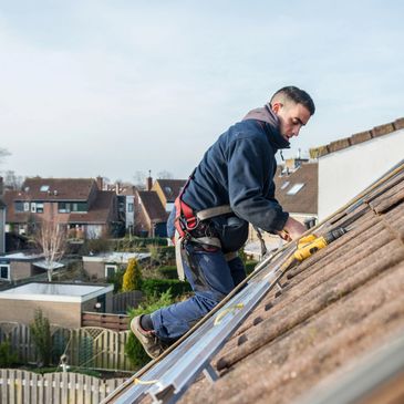 Roofer photo