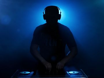 DJ 