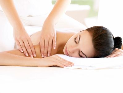Woman receiving a relaxing shoulder massage.