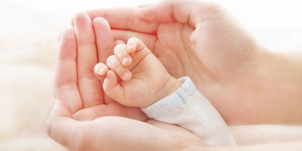 using hands for sign language communication with babies