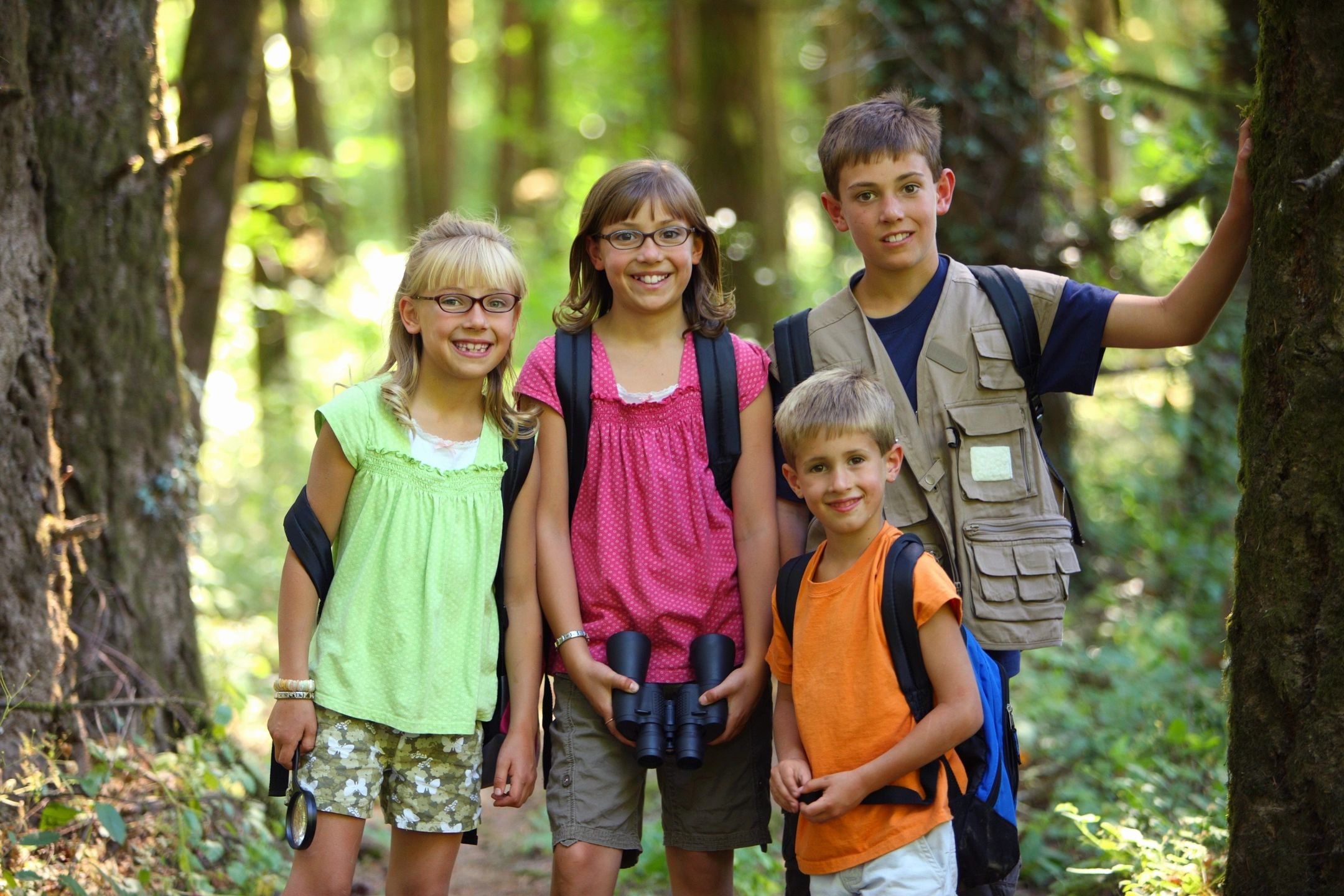 Child camp. Дети в лагере. Лагерь в лесу. Дети в лагере в лесу.