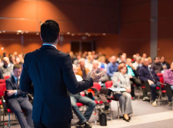 Keynote-Speaker Dr. Herbert Endres Verantwortungsvoller Einsatz Künstlicher Intelligenz im Marketing